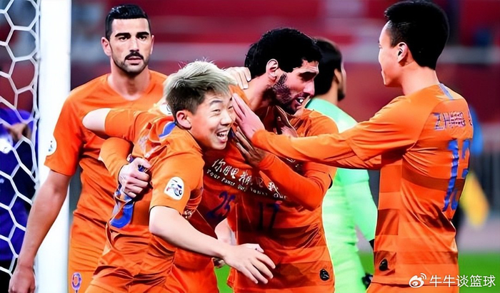 山东泰山队前三轮表现起伏 瓦科状态低迷年轻球