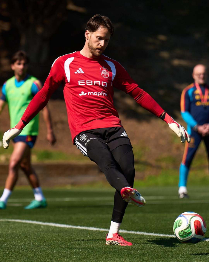 西班牙国家队备战世界杯训练首日聚焦战术细节