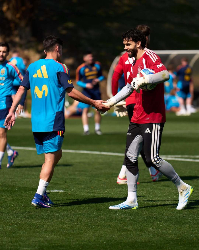 西班牙国家队备战世界杯训练首日聚焦战术细节