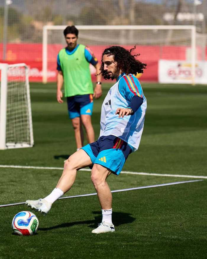 西班牙国家队备战世界杯训练首日聚焦战术细节