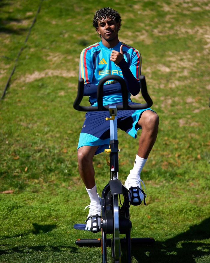 西班牙国家队备战世界杯训练首日聚焦战术细节