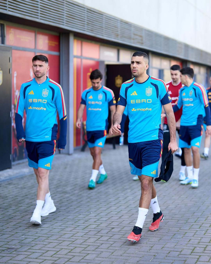 西班牙国家队备战世界杯训练首日聚焦战术细节