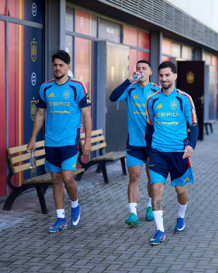 西班牙国家队备战世界杯训练首日聚焦战术细节