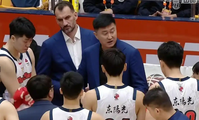 广东男篮客场险胜青岛 面对三罚三退仍完成绝地