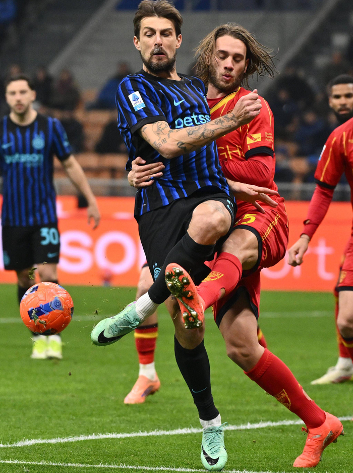 米兰0-1那不勒斯，争冠梦碎战术保守与更衣室裂