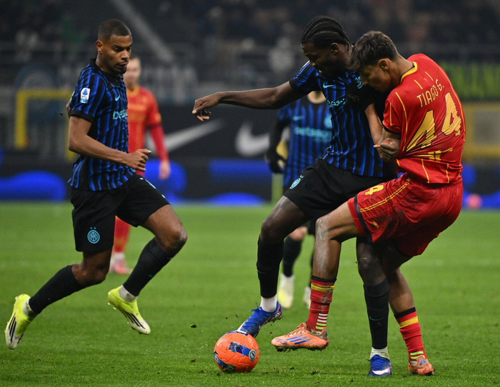 米兰0-1那不勒斯，争冠梦碎战术保守与更衣室裂