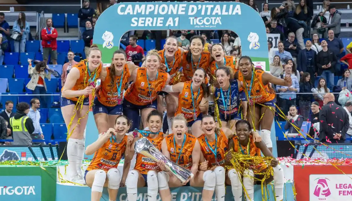 朱婷助科内利亚诺斩获意甲第9冠